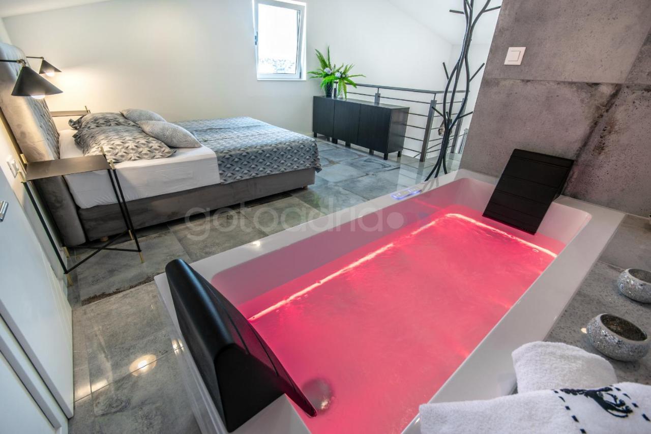 Rooftop Penthouse - Private Hottub & Duplex Whirlpool Makarska Exterior photo